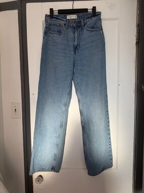 Abercrombie & Fitch Women’s Light Wash Loose High Rise Jeans
